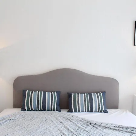 2 Pièces Face Avec Terrasse Et Parking Privatif - - Fr-1-245-151 Appartement *