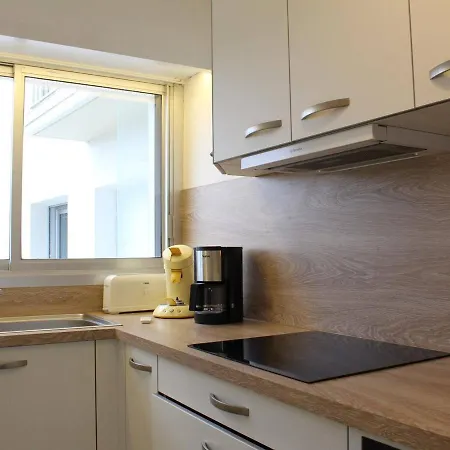 2 Pieces Face Avec Terrasse Et Parking Privatif - - Fr-1-245-151 * La Baule