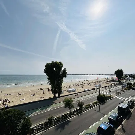 2 Pieces Face Avec Terrasse Et Parking Privatif - - Fr-1-245-151 *