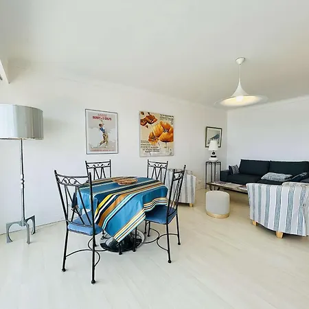 2 Pièces Face Avec Terrasse Et Parking Privatif - - Fr-1-245-151