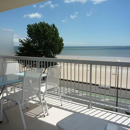 2 Pièces Face Avec Terrasse Et Parking Privatif - - Fr-1-245-151