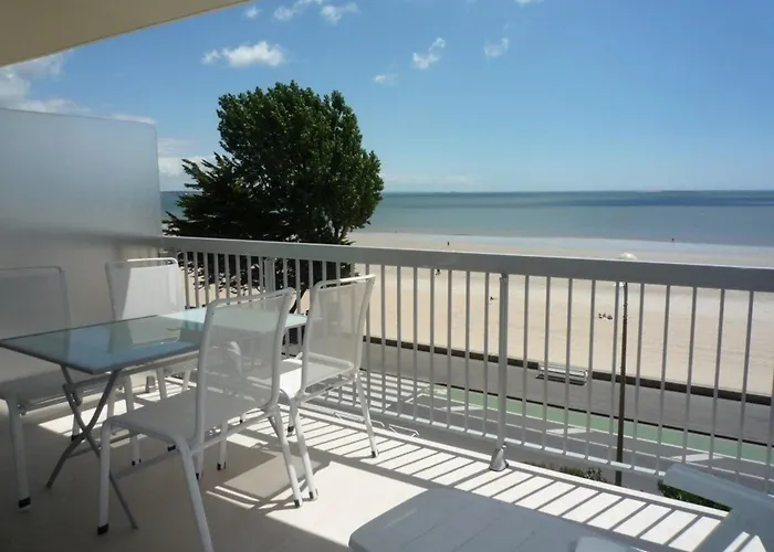 2 Pièces Face Avec Terrasse Et Parking Privatif - - Fr-1-245-151